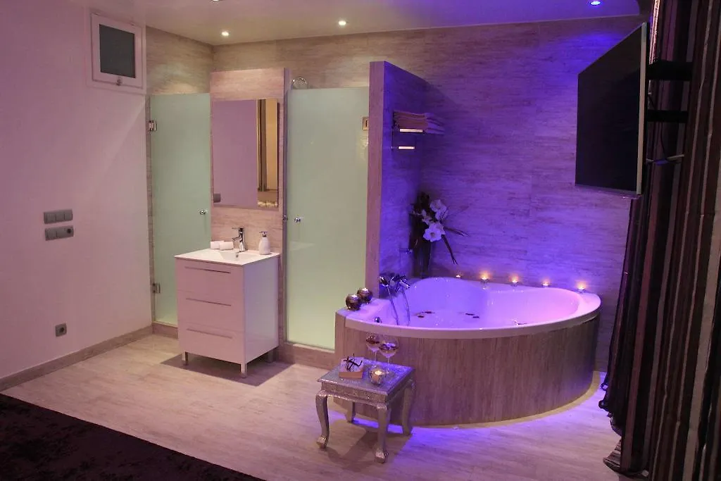 Romantic Barcelona Apartment 0*,